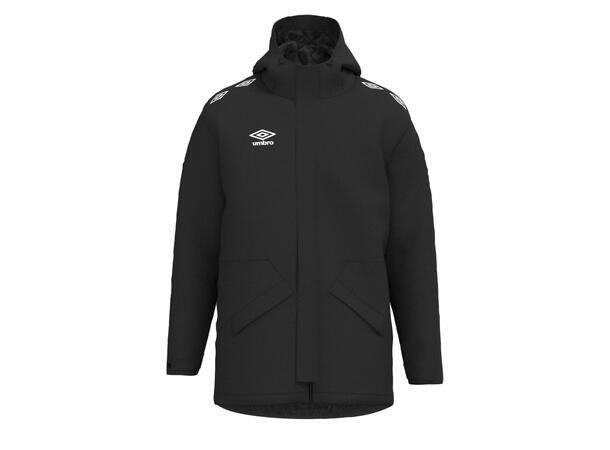 UMBRO UX Pro Team Jacket Sort S Funksjonell lang vattert klubbjakke 