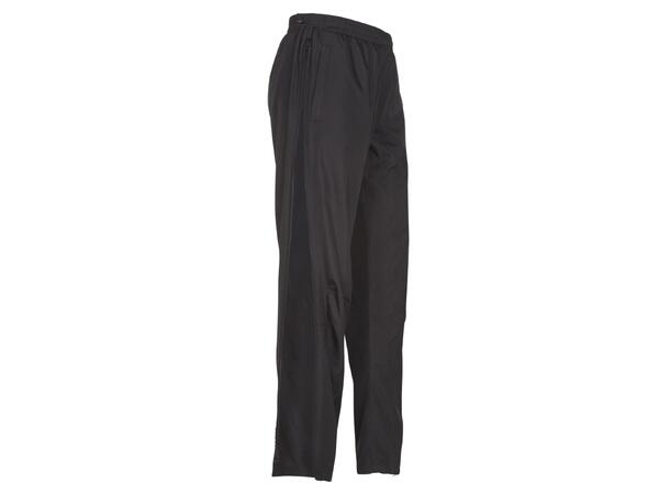 UMBRO Core Woven FZ Pant Sort L Microfiberbukse med glidelås langs siden 