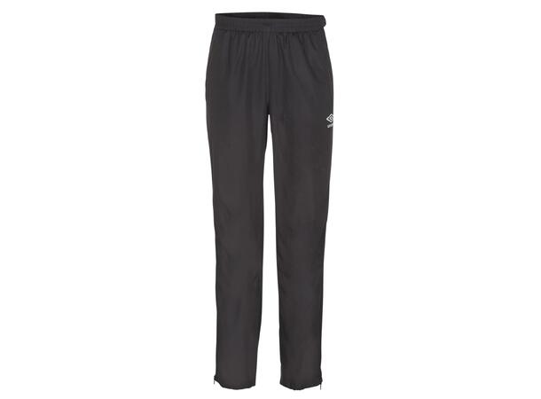 UMBRO Core Woven FZ Pant Sort XL Microfiberbukse med glidelås langs siden 