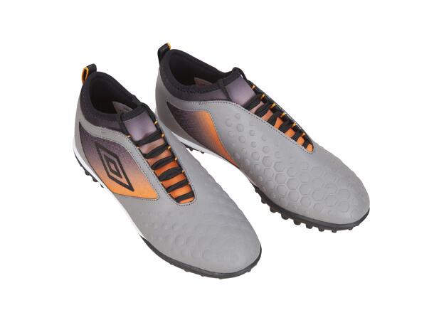UMBRO UX Accuro II Premier TF Grå 42,5 Fotballsko med unikt knottesystem 