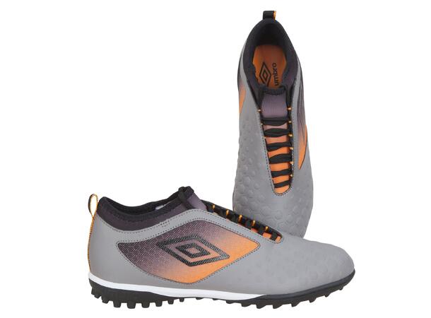 UMBRO UX Accuro II Premier TF Grå 42,5 Fotballsko med unikt knottesystem 
